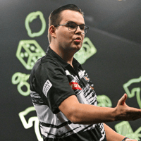 Darter Gian van Veen in actie