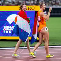 Femke Bol en Lieke Klaver op het WK in Tokio