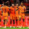 Het Nederlands elftal viert een doelpunt
