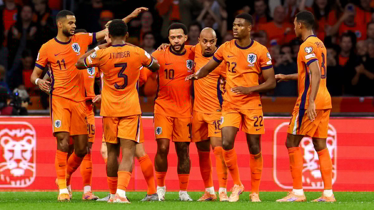 Het Nederlands elftal viert een doelpunt