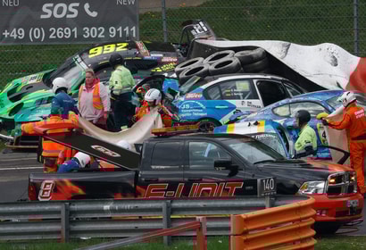 Enorme crash op Nürburgring