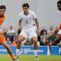 Emre Ünüvar in actie voor Oranje O18