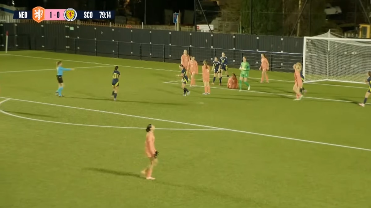 Oranje O19 krijgt een strafschop tegen