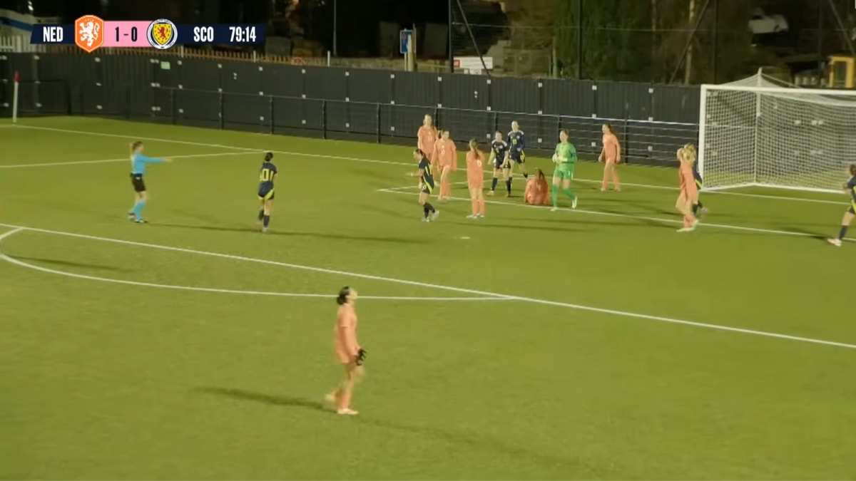 Oranje O19 krijgt een strafschop tegen