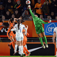 Lize Kop met een redding bij de Oranje Leeuwinnen