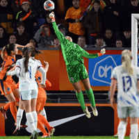 Lize Kop met een redding bij de Oranje Leeuwinnen