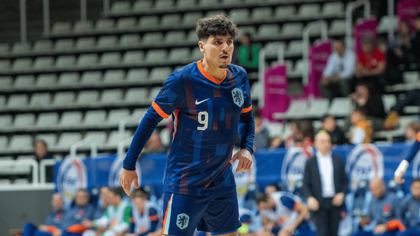 Saïd Bouzambou in actie voor Oranje Futsal