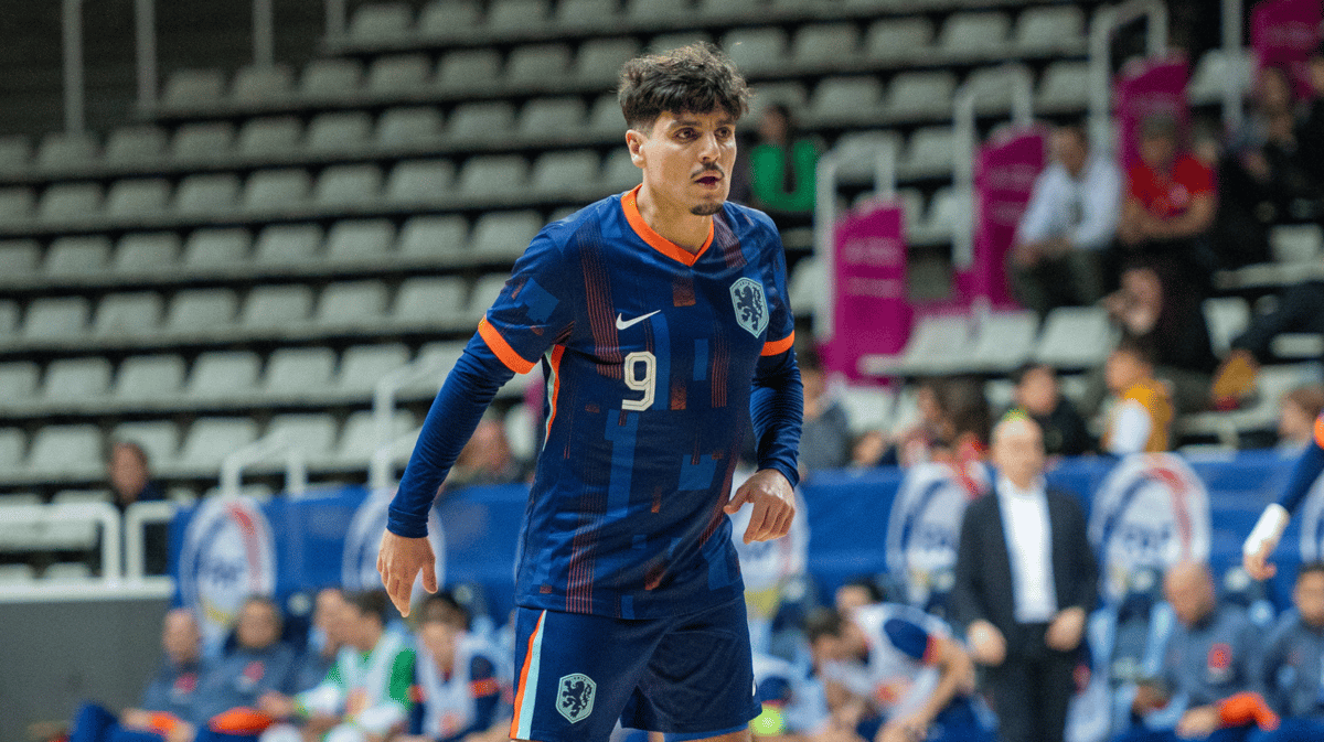 Saïd Bouzambou in actie voor Oranje Futsal