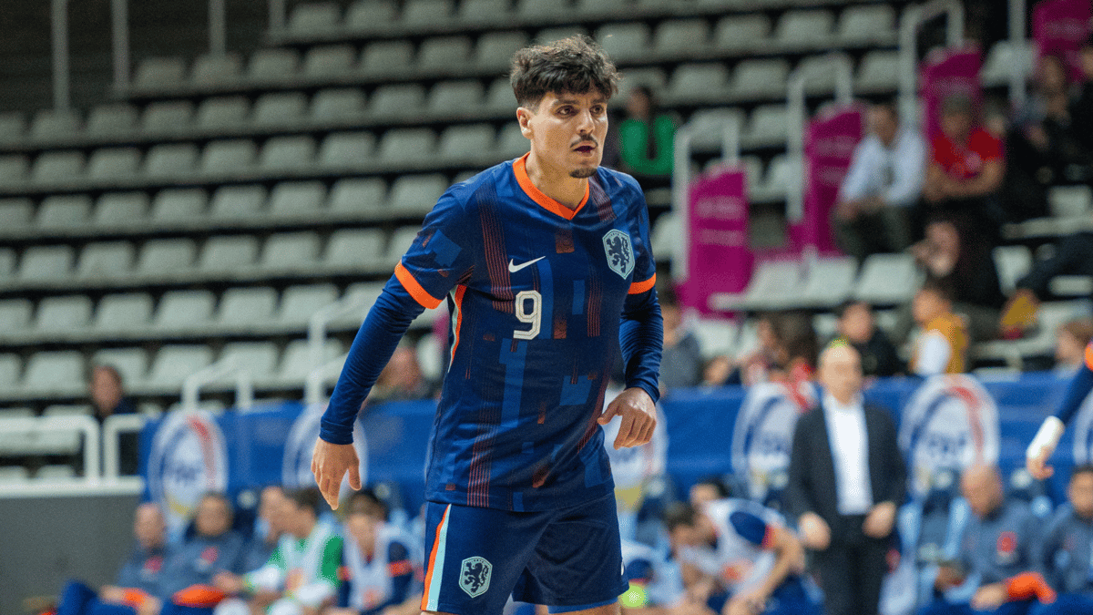 Saïd Bouzambou in actie voor Oranje Futsal