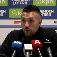 Francesco Farioli tijdens de persconferentie van Ajax