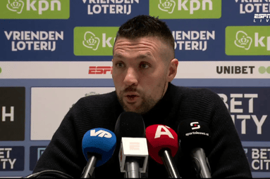 Francesco Farioli tijdens de persconferentie van Ajax