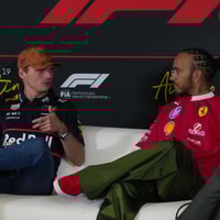 Verstappen wijst kritiek van Hamilton af en zegt dat iedereen hetzelfde mag doen
