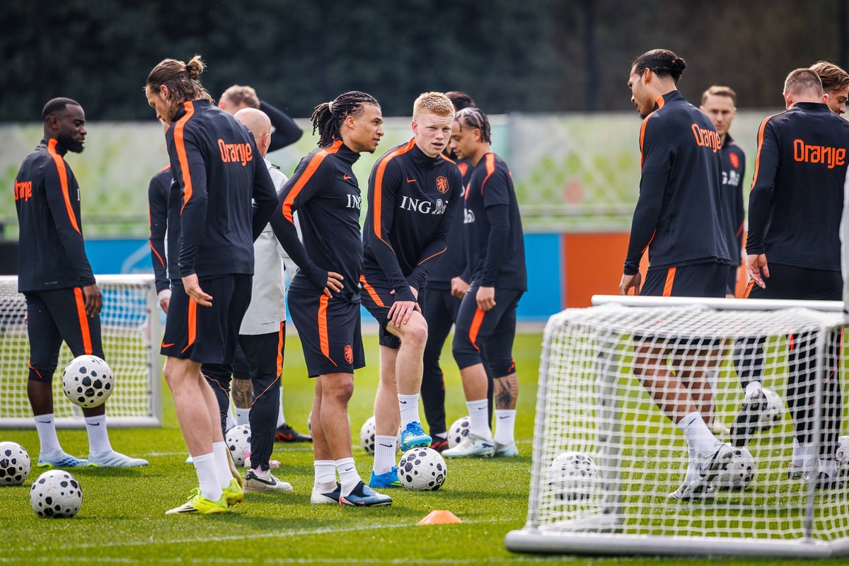 Het Nederlands elftal tijdens een training