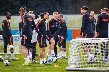Het Nederlands elftal tijdens een training