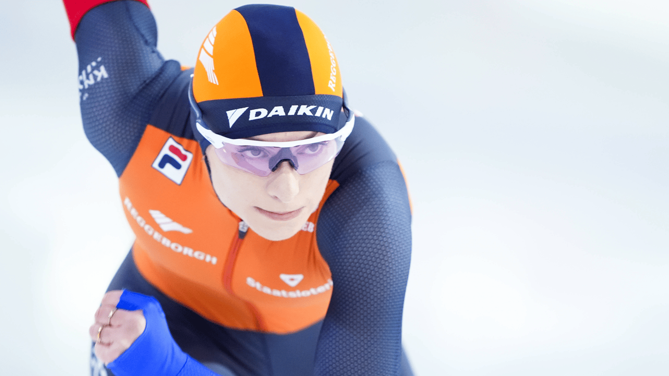 Schaatsster Femke Kok levert kritiek op de mixed relay