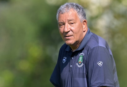 Henk ten Cate, bondscoach van Suriname