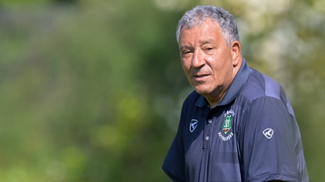 Henk ten Cate, bondscoach van Suriname