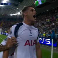 Micky van de Ven scoort voor Tottenham Hotspur