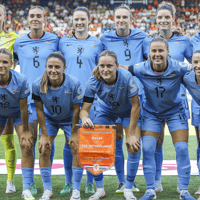 De opstelling van de Oranje Leeuwinnen tegen Wales