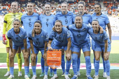 De opstelling van de Oranje Leeuwinnen tegen Wales