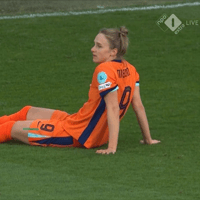 Vivianne Miedema raakt geblesseerd
