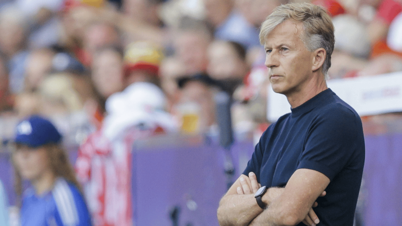 Andries Jonker, bondscoach van de Oranje Leeuwinnen