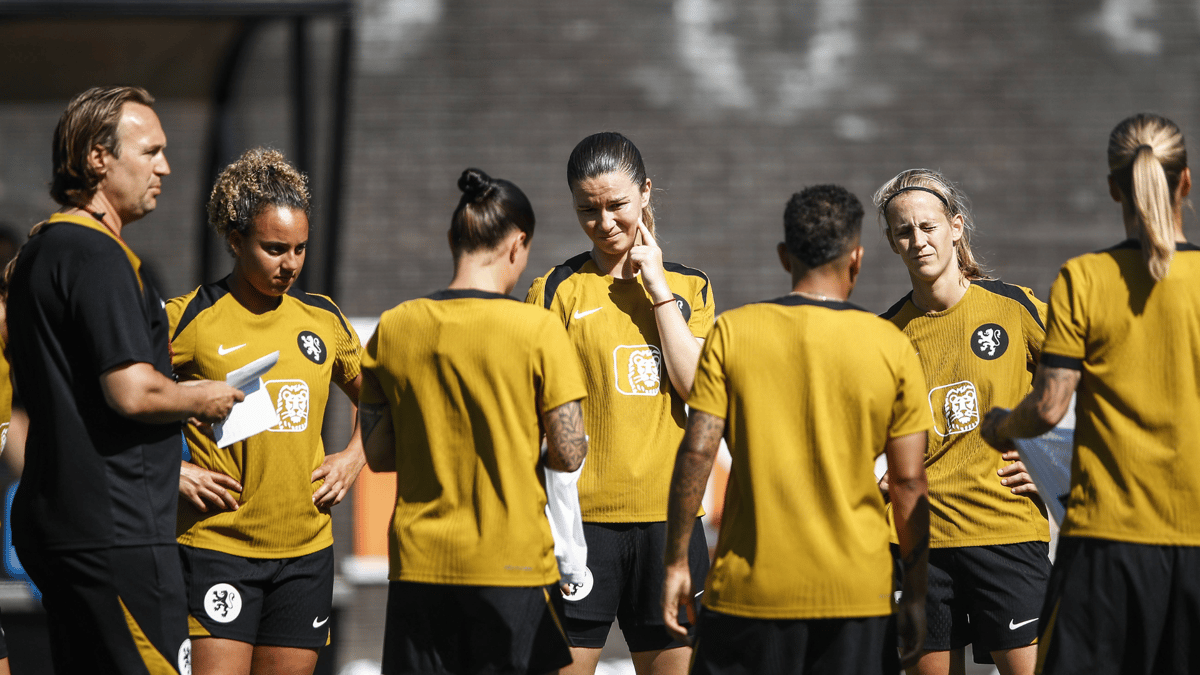 De Oranje Leeuwinnen tijdens de training