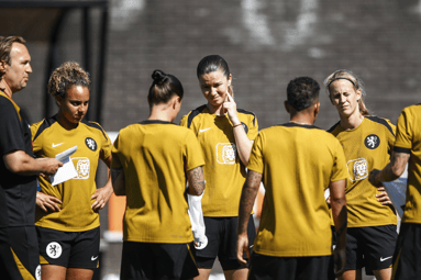 De Oranje Leeuwinnen tijdens de training