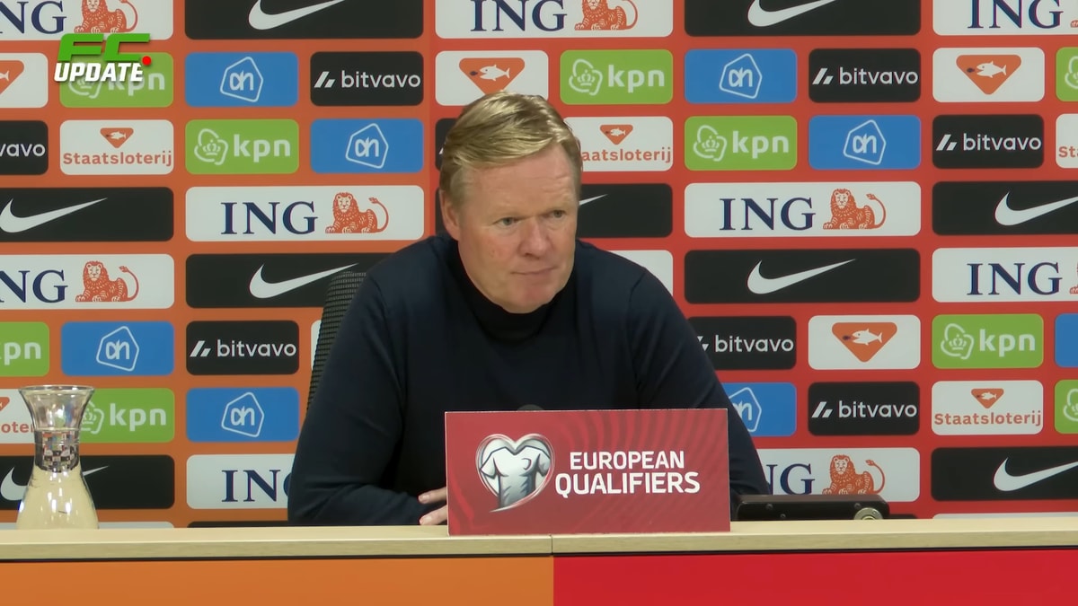 Ronald Koeman tijdens een persconferentie van het Nederlands elftal