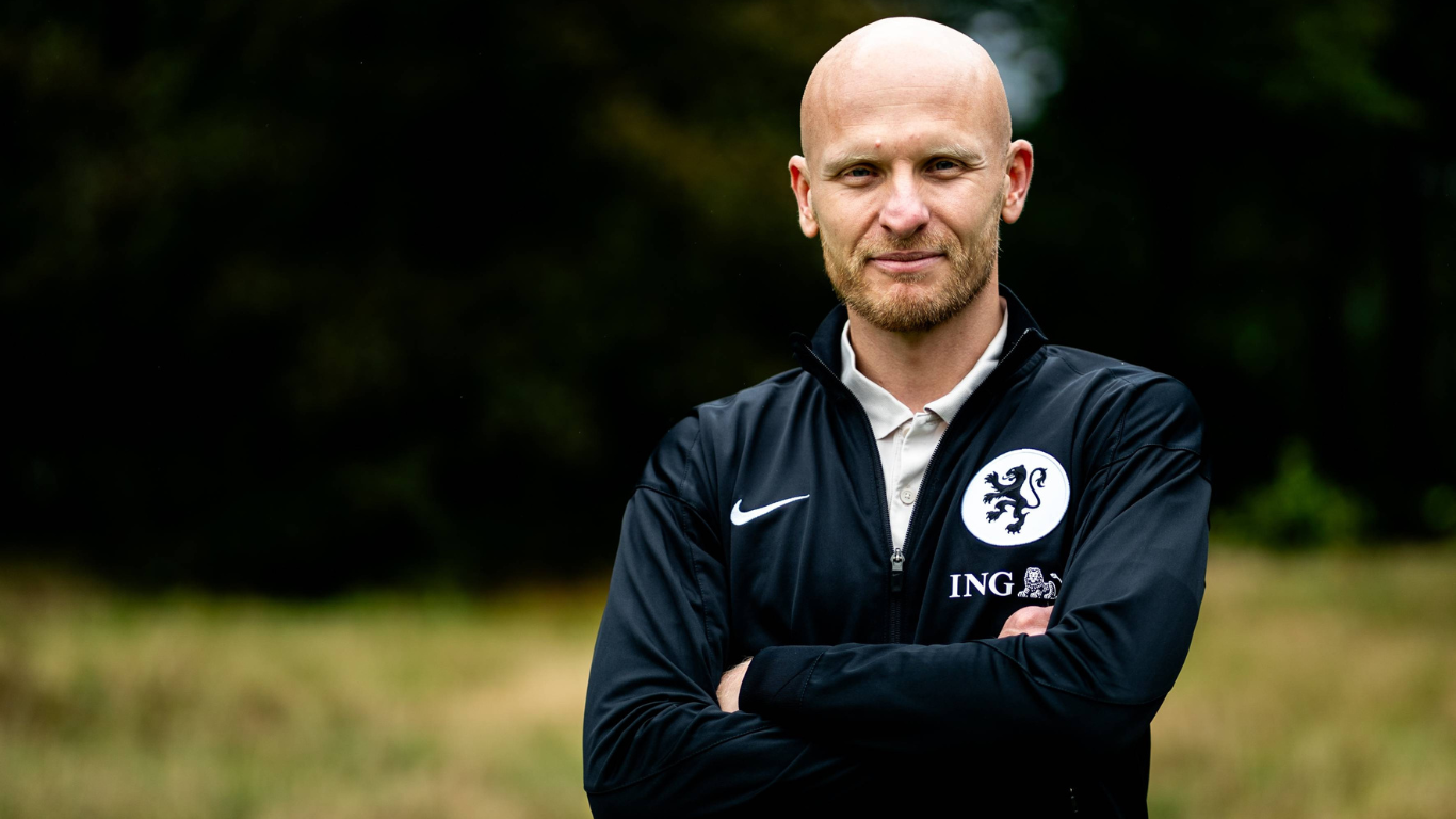 Gaat Arjan Veurink hier nú al in fout bij Oranje? Kritiek op eerste grote verandering