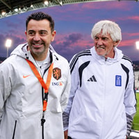 Xavi Hernandez en Ivan Jovanovic voorafgaand aan Griekenland - Nederland