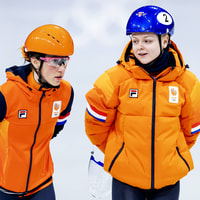 Suzanne Schulting (links) met Xandra Velzeboer