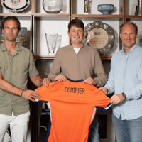 Kevin Compier (midden) is de nieuwe bondscoach van Oranje O16