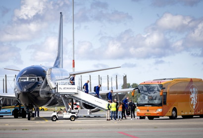 Het Nederlands elftal op Schiphol
