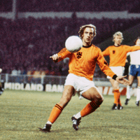 Johan Neeskens op Wembley in actie voor Oranje