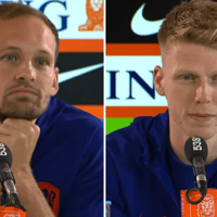 Daley Blind en Jerdy Schouten op een persconferentie van Oranje