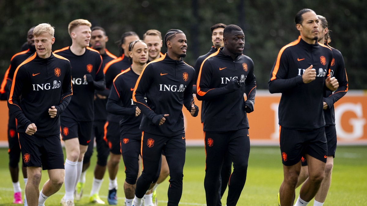 Het Nederlands elftal tijdens de training