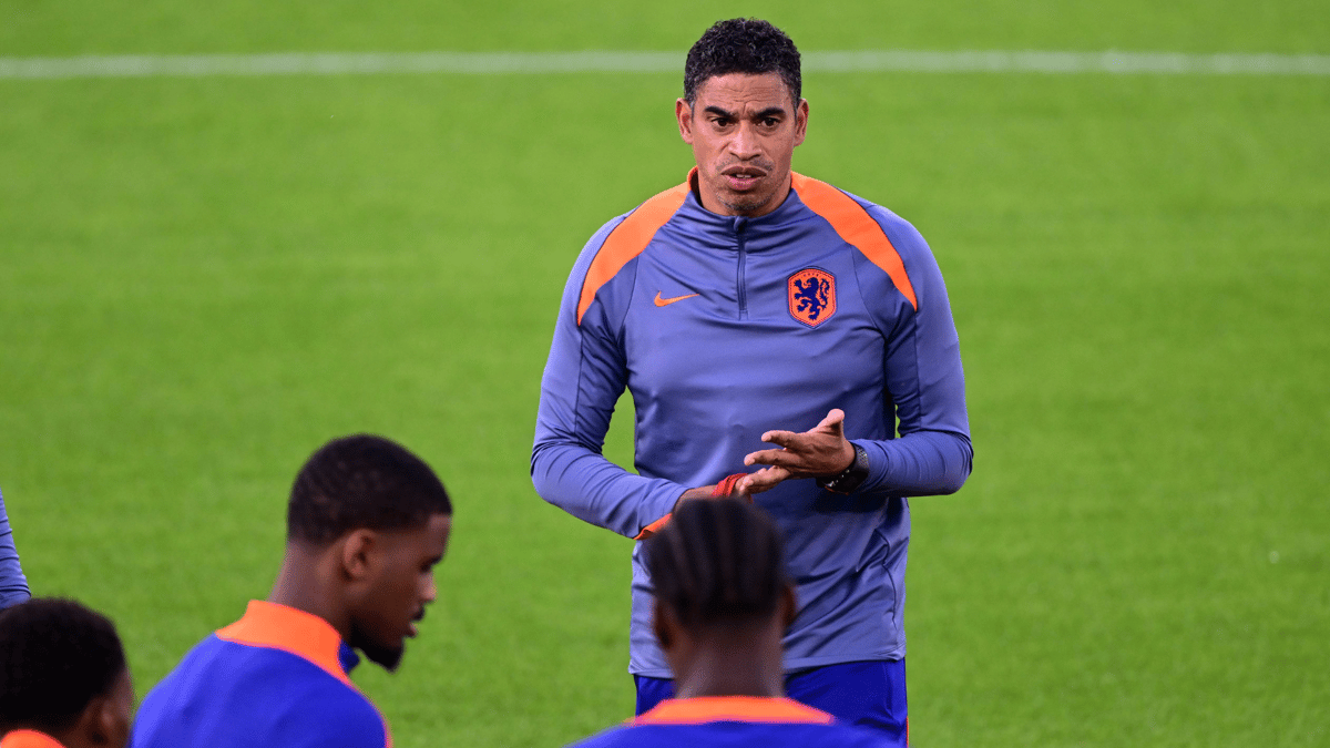 Michael Reiziger tijdens de training van Jong Oranje