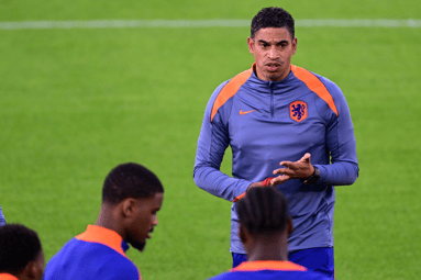 Michael Reiziger tijdens de training van Jong Oranje