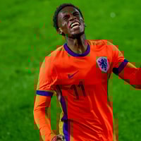 Ernest Poku viert een doelpunt