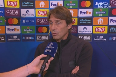 Antonio Conte voor de camera van Ziggo Sport
