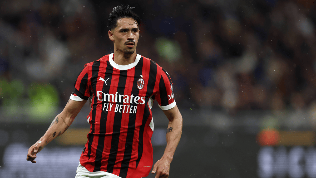 Tijjani Reijnders in het shirt van AC Milan