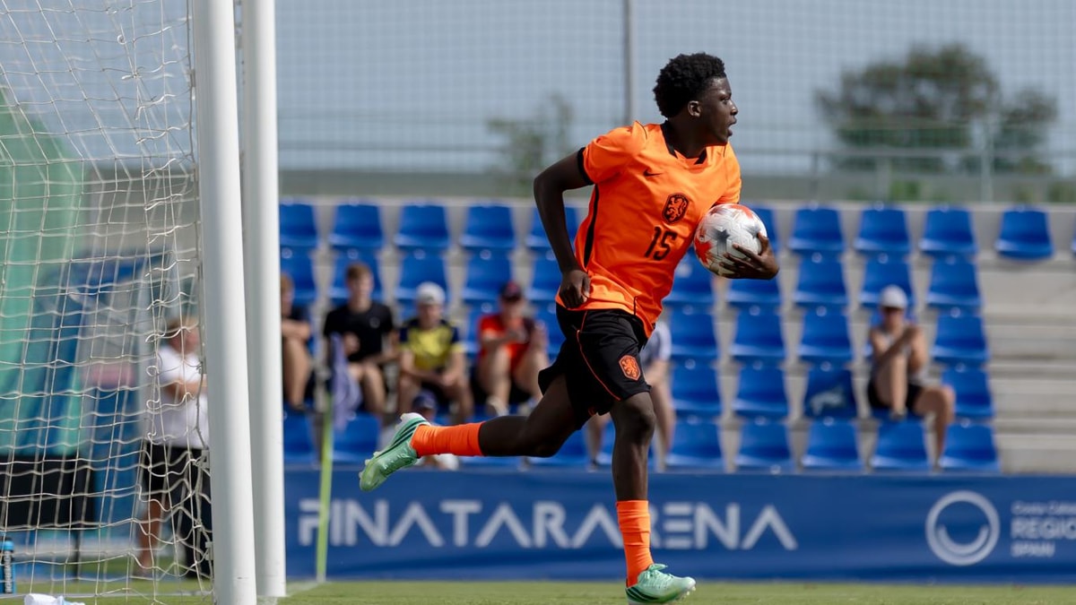 Eniola Owolabi scoort