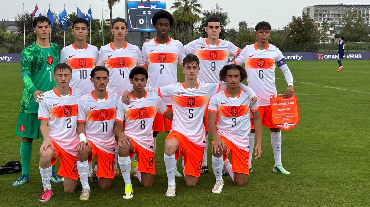 Oranje O16 (m) is de Football Federations Cup in Turkije uitstekend begonnen met een ruime 4-0-overwinning op Schotland.