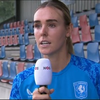 Jill Roord voor de camera van de NOS