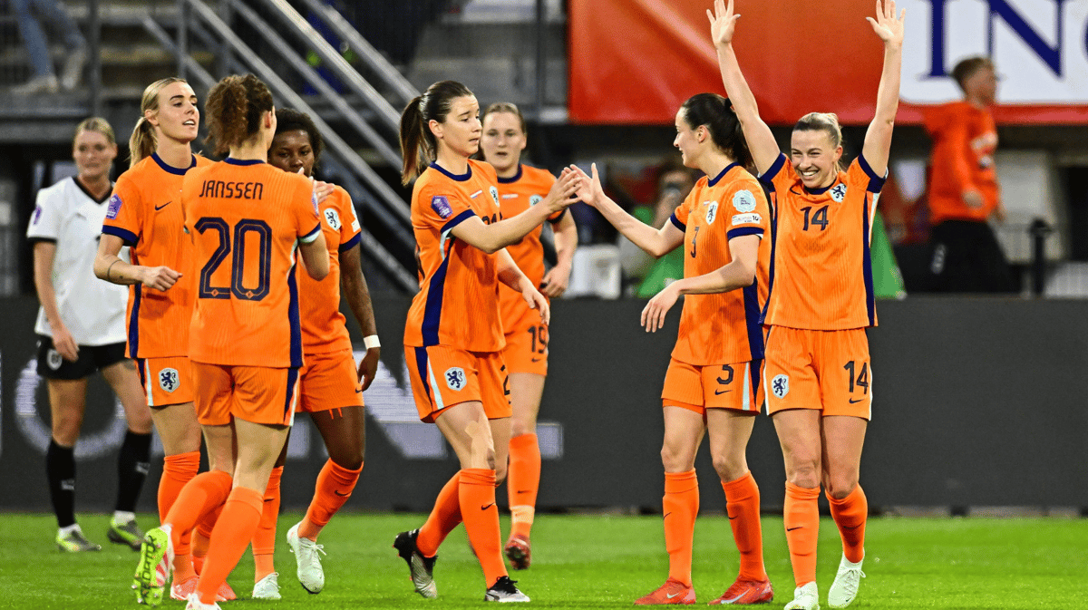 De Oranje Leeuwinnen vieren een treffer