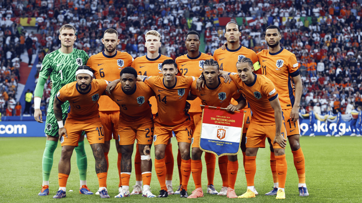 Het Nederlands elftal voorafgaand aan het EK-duel met Turkije