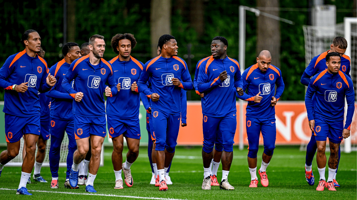 De spelers van het Nederlands elftal op een training op de KNVB Campus in Zeist.