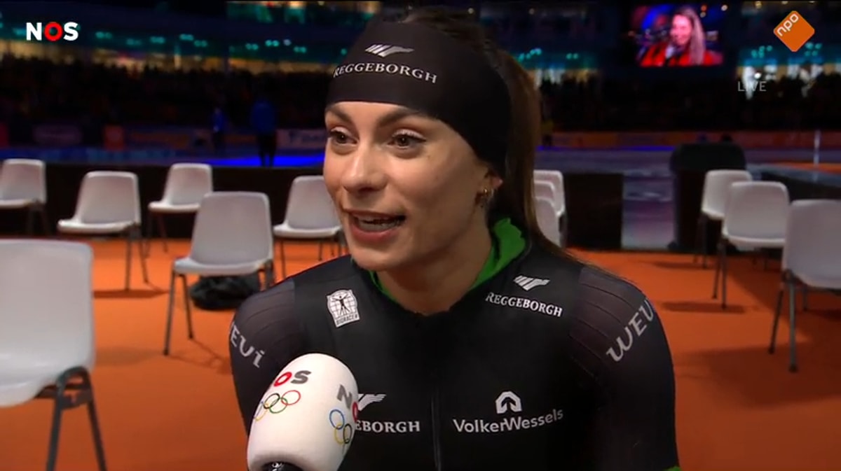 Femke Kok voor de camera van de NOS