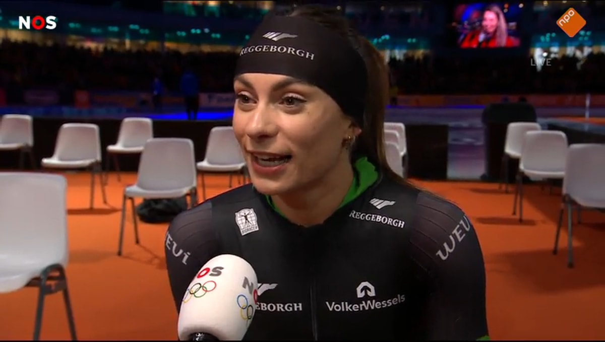 Femke Kok voor de camera van de NOS